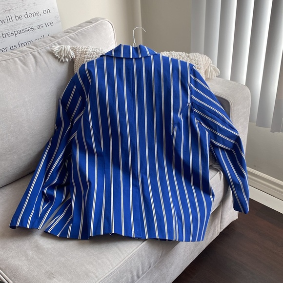 Blazer - Picture 2 of 3